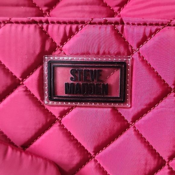 NWT STEVE MADDEN GYM WASHABLE RED BAG QUILTED CROSSBODY WEEKENDER - Picture 2 of 9